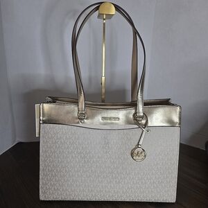 Michael Kors Pale Gold Monogram Jet SetTravel Tote Nwt